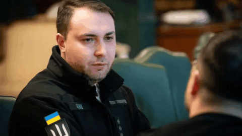 Kyrylo Budanov shakes hands with Zelenskyy after being appointed head of Ukraine’s Presidential Office amid high‑stakes political reshuffle in Kyiv.