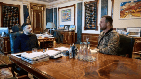 President Zelenskyy shaking hands with Yevhen Khmara during the announcement of his appointment as acting head of Ukraine’s Security Service.