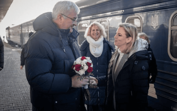 Austrian Foreign Minister Arrives in Kyiv