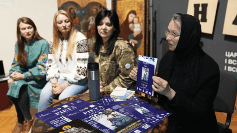 Relatives of fallen Ukrainian soldiers present Pieta-style memorial installation in Italy symbolizing grief, sacrifice, and remembrance