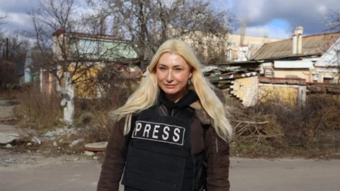 American journalist Zarina Zabrisky receives Ukraine’s Order of Merit for frontline reporting from Kherson