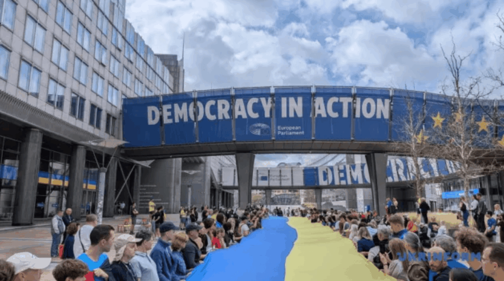 30-Meter Ukrainian Flag Unfurled in Brussels as Europe Reaffirms Support for Ukraine
