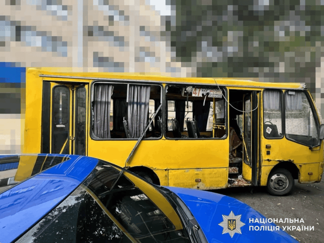 Russia Attacked A Minibus In Kherson During Rush Hour: Four Elderly People Were Killed