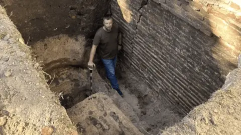 Archaeologists uncover Hetmanate-era artifacts in Chernihiv revealing medieval urban life and historical continuity